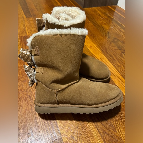 Like New! Woman’s Ugg Boots with Velvet Bows - Picture 2 of 7